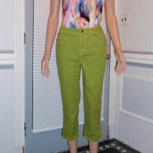 Croft&barrow stretch Capri's classssic fit olive green size 30" or 6 .